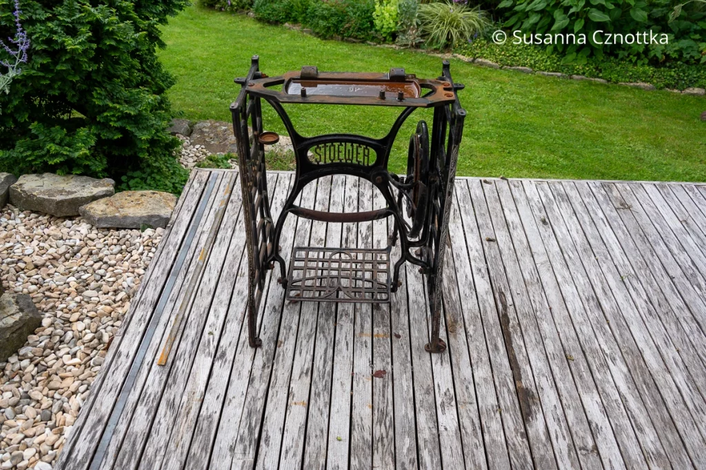 Upcycling eines alten Nähmaschineuntergestells aus Eisen